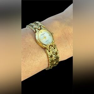 Helbros Quartz Vintage Gold-Toned Watch Women’s